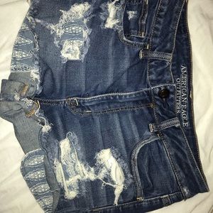 Super cute American Eagle ripped jeans 😍✨